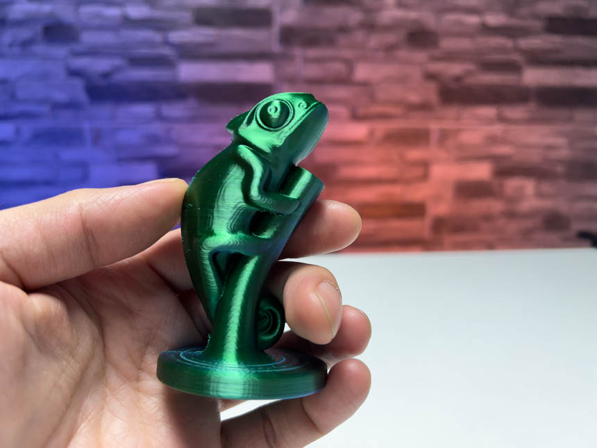 Chameleon Pen Holder