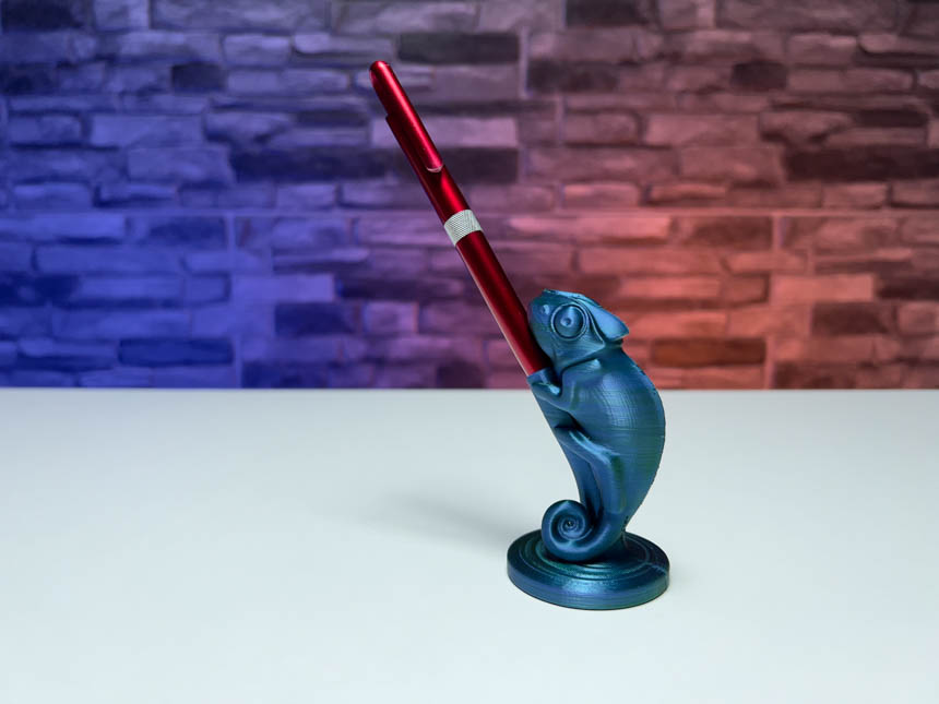 Chameleon Pen Holder